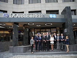 DOUBLETREE BY HILTON �STANBUL MA�KA KAPILARINI A�TI